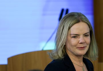 Gleisi Hoffmann cita isenção do IR como prioridade da agenda política