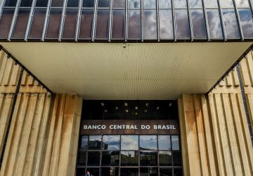 Juros médios cobrados pelos bancos chegam a 42,3% ao ano em janeiro