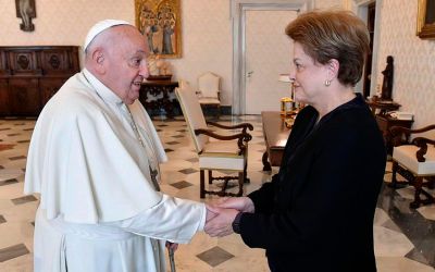 Dilma Rousseff destaca pontificado humanista e corajoso de Francisco